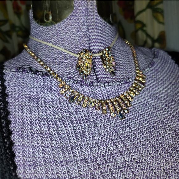 Vintage Aurora Borealis Crystal Rhinestone Clip On & Necklace Set - Picture 5 of 5